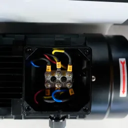 Клеммная коробка пластинчато-роторного вакуумного насоса AiVac ASV-040