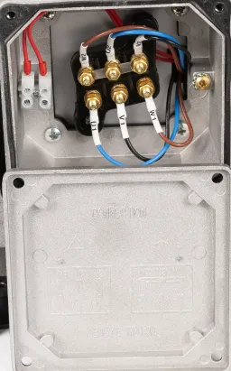 Клеммная коробка безмасляного вакуумного насоса Avior