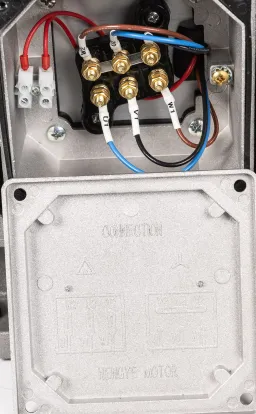 Клеммная коробка безмасляного вакуумного насоса Avior
