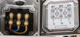 Клеммная коробка безмасляного вакуумного насоса Avior